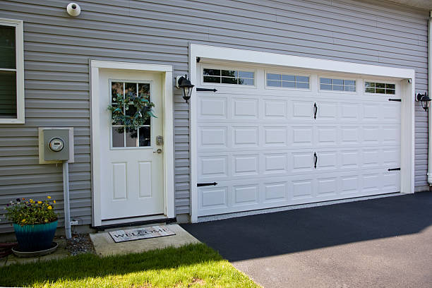 24/7 Emergency Garage Door Panel Replacement experts in Northwoods, MO